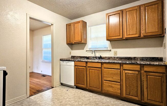 2 beds, 1 bath, $1,025