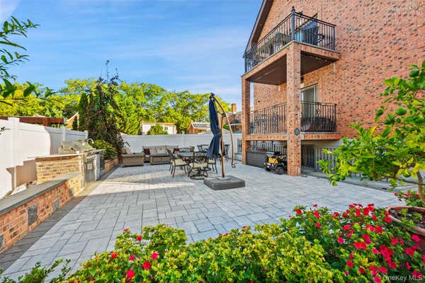 2063 NARRAGANSETT AVE