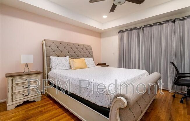 220 Renaissance Parkway Northeast