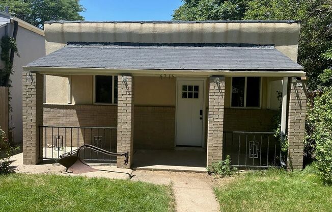 2 bedroom, 1 bath in Denver's Sunnyside neighborhood!