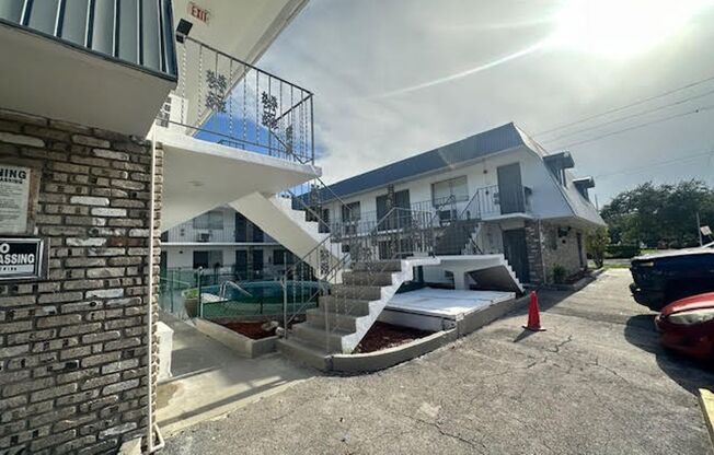 Andrea Apts