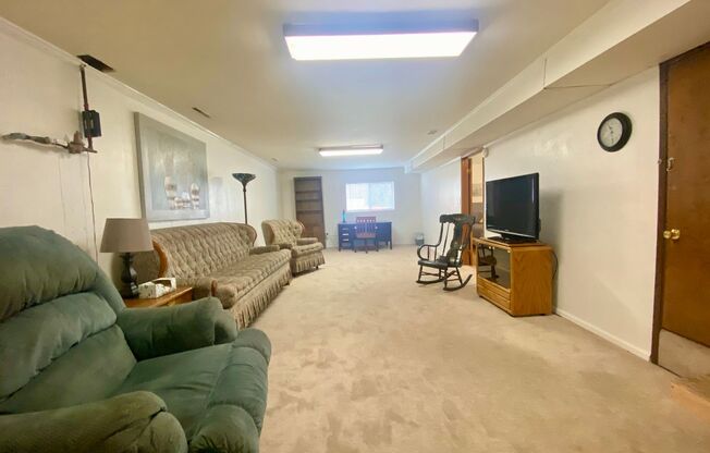 2 beds, 1 bath, $1,200