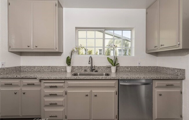 3 beds, 1.5 baths, 1,767 sqft, $6,000