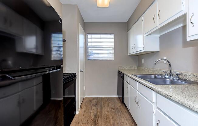 2 beds, 1 bath, 851 sqft, $879