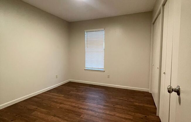 2 beds, 1 bath, 900 sqft, $925, Unit 2D