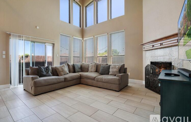 412 CYPRESS HL DR