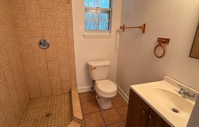 2 beds, 1 bath, $1,000