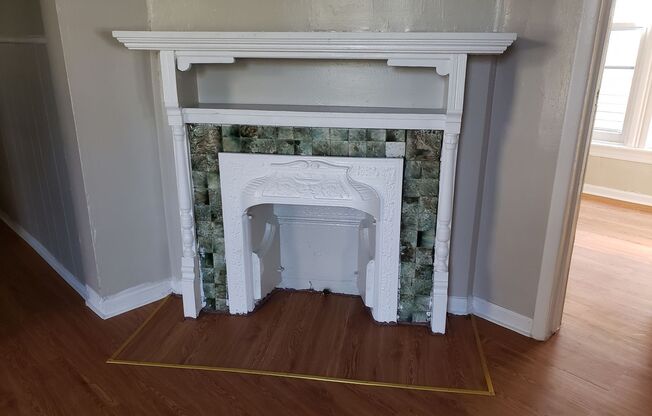 3 beds, 1 bath, $1,299, Unit 1