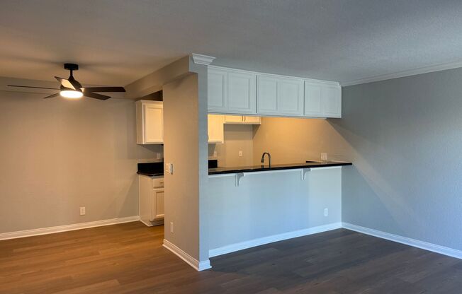 2 beds, 2 baths, 850 sqft, $2,985, Unit 841-11