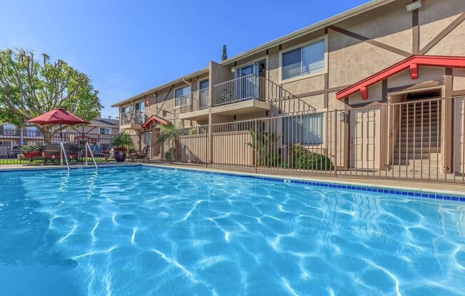 2 beds, 2 baths, $2,250, Unit 03