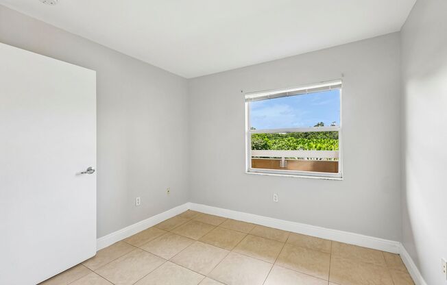 2 beds, 2 baths, $2,200, Unit R- 207
