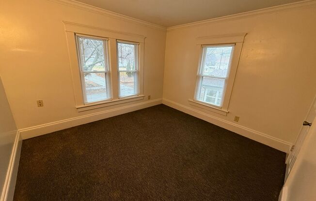 3 beds, 1 bath, $1,300