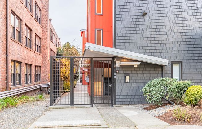 Thunderbird Apartments