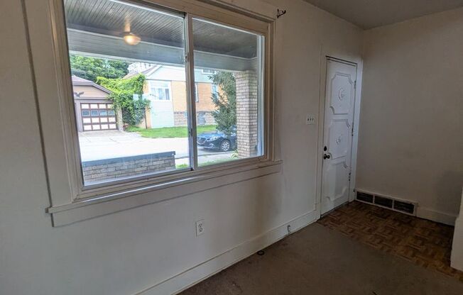 2 bed 1 bath home with large living room and yard!