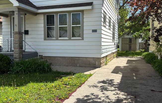 AFFORDABLE 3BR SINGLE FAMILY HOME, PARKING, YARD, BASEMENT!