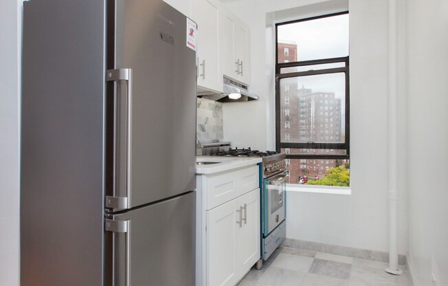 403 E 8 ST