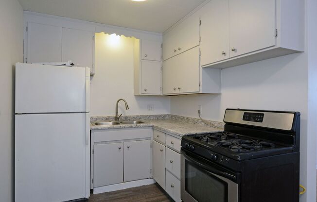 2818 E 31 ST