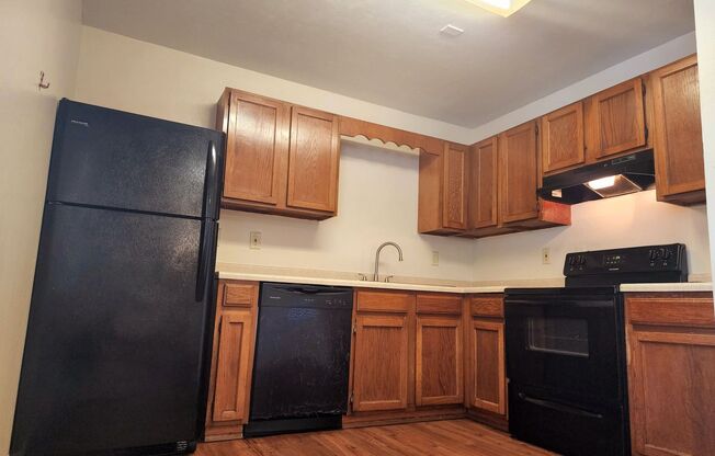 2 beds, 1 bath, 898 sqft, $1,100, Unit 230B NE 40 LN