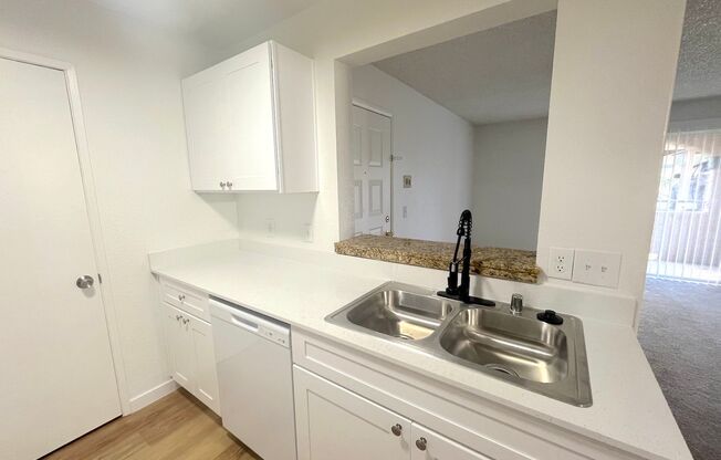 GORGEOUS 1BED/1BATH GROIND FLOOR UNIT CONDO