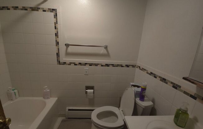 2 beds, 1 bath, $1,950, Unit 1