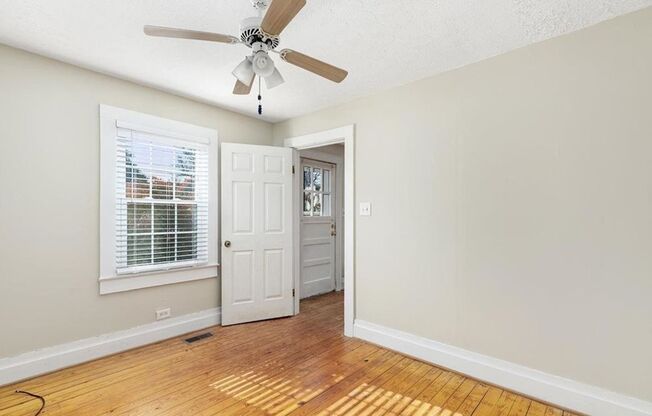 Amazing 2 bedroom 1 bathroom for rent!