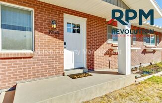 2 beds, 1 bath, 1,125 sqft, $1,495