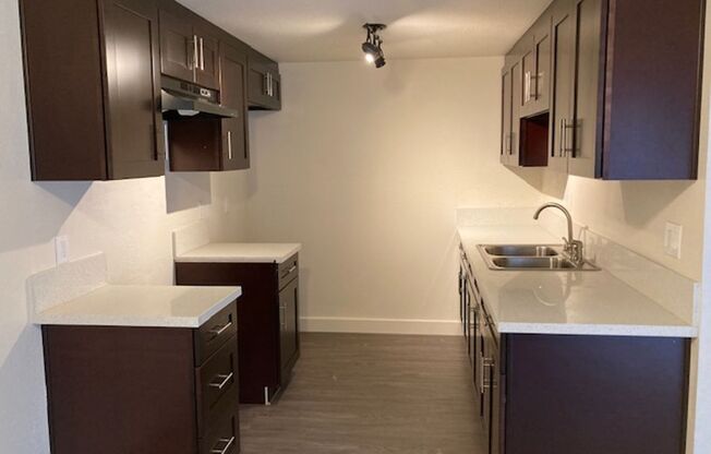 1 bed, 1 bath, 750 sqft, $2,100, Unit B