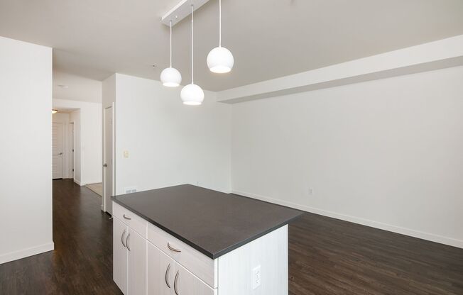 1 bed, 1 bath, 640 sqft, $1,995, Unit 411