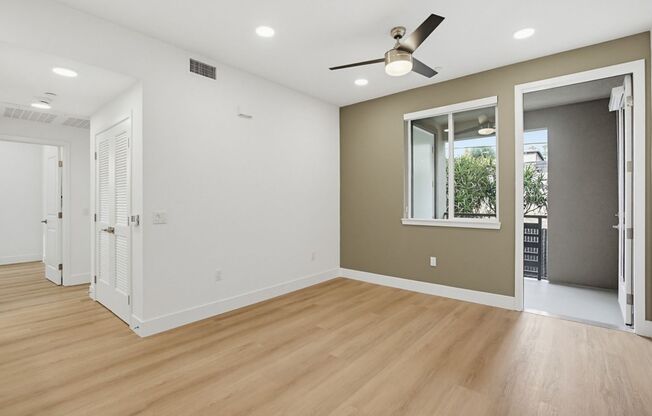 2 beds, 2 baths, 725 sqft, $2,895, Unit 2201