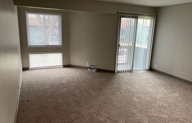 2 beds, 1 bath, $1,175, Unit 2607NE