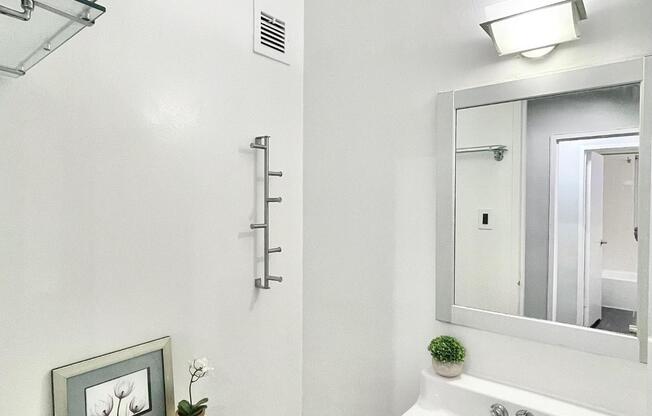 2 beds, 1.5 baths, 1,000 sqft, $5,500, Unit 14-H