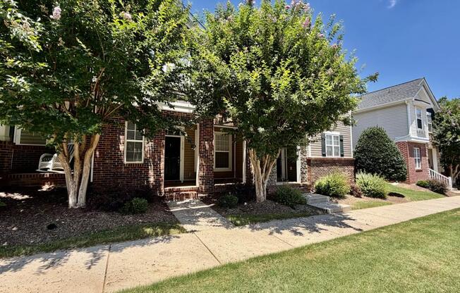 121 WALNUT CV DR