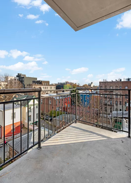 485 E 28 ST