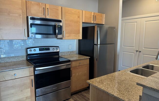 2 beds, 2 baths, 947 sqft, $1,399, Unit 3A-1305