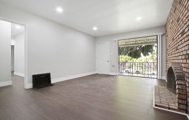 2620 W Via Corona
