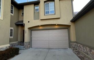 4 beds, 3.5 baths, $2,595