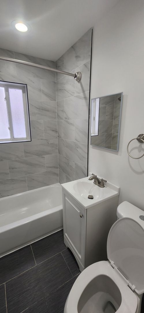 1 bed, 1 bath, $1,150, Unit D01