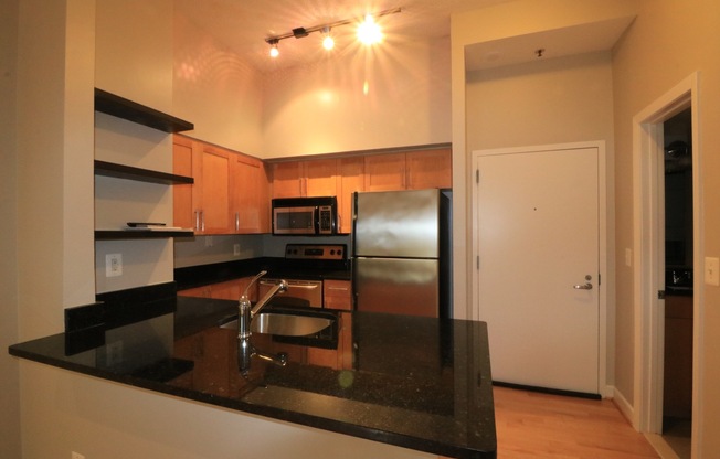 LOCATION!! Awesome 1 BD/1 BA @ The Chase