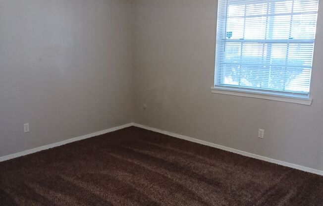 3 beds, 2 baths, 1,320 sqft, $1,320, Unit 79
