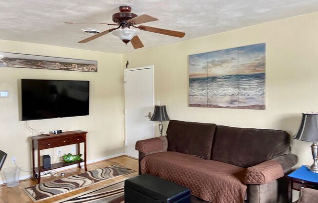 2 beds, 1 bath, $1,595, Unit #201