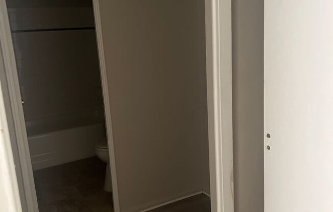 Studio, 1 bath, 400 sqft, $1,200, Unit 702