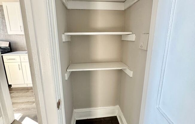 1 bed, 1 bath, 500 sqft, $950, Unit B-32