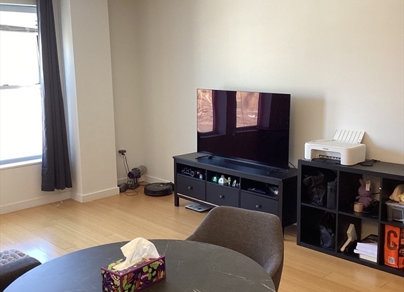 2 beds, 1 bath, 944 sqft, $4,600, Unit 605