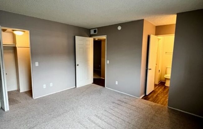 1 bed, 1 bath, 700 sqft, $1,595, Unit 36