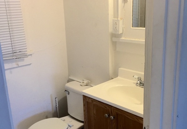 3 beds, 1 bath, $2,345, Unit Apt. B