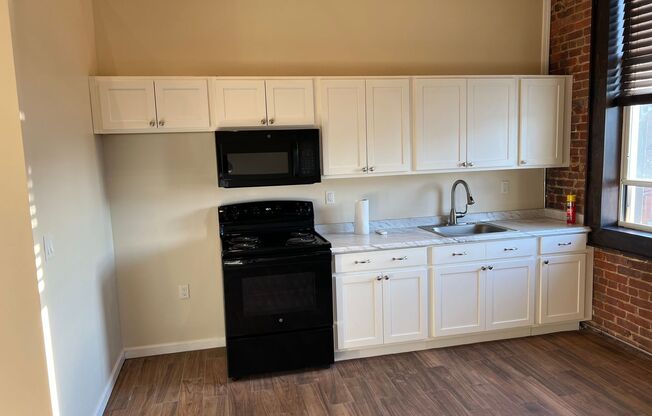 36 W Front St