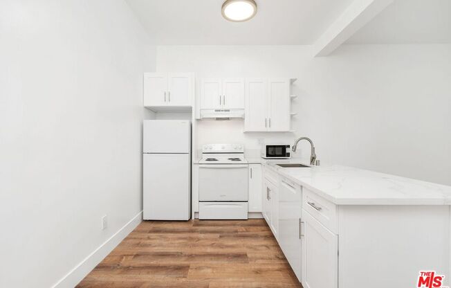 Studio, 1 bath, 405 sqft, $2,700, Unit 546