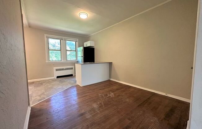 3 beds, 2 baths, 1,400 sqft, $1,750, Unit Unit 3-B