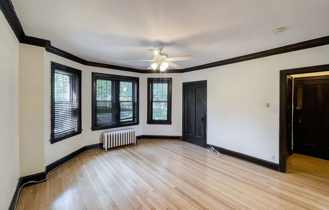 4547-57 N. Leavitt