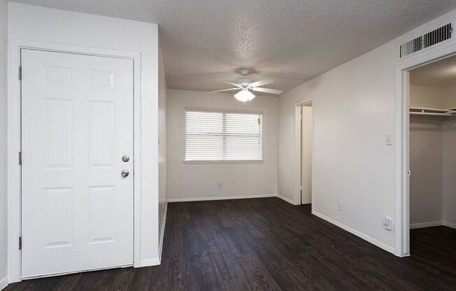 Studio, 1 bath, 393 sqft, $975, Unit 316